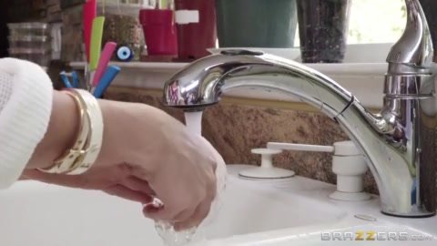 【欧美无码】Dad'sgirlfriendatThanksgivingdinnerstrikeu