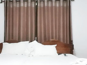 嫖妓哥小县城500元网约文艺范气质性感援交女宾馆啪啪,可能是抠逼时弄疼了后面不是很配合了,男的抱着小翘臀狠狠抽